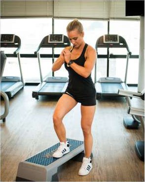 Lateral step onto a low step, start position